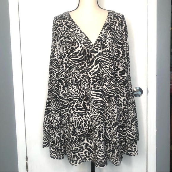 MICHAEL Michael Kors Tops - MICHAEL Michael Kors Animal Print Pattern Long Bell Sleeve Blouse/Tunic Sz 3X
